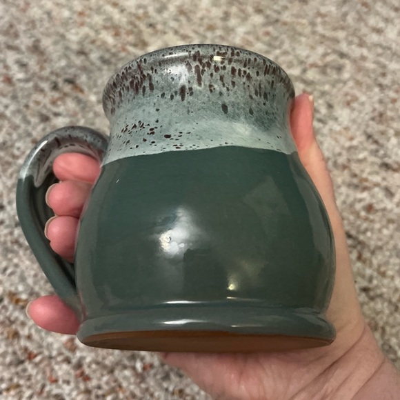 The Victorian Ladies Inn Newport Rhode Island Pottery Mug - Picture 6 of 9